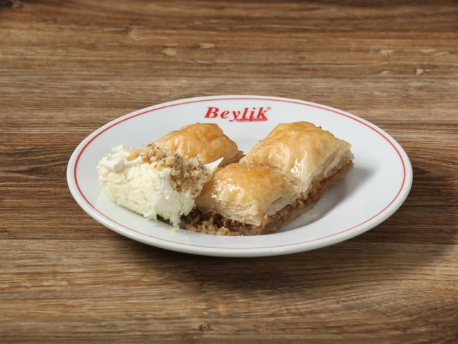 CEVİZLİ BAKLAVA